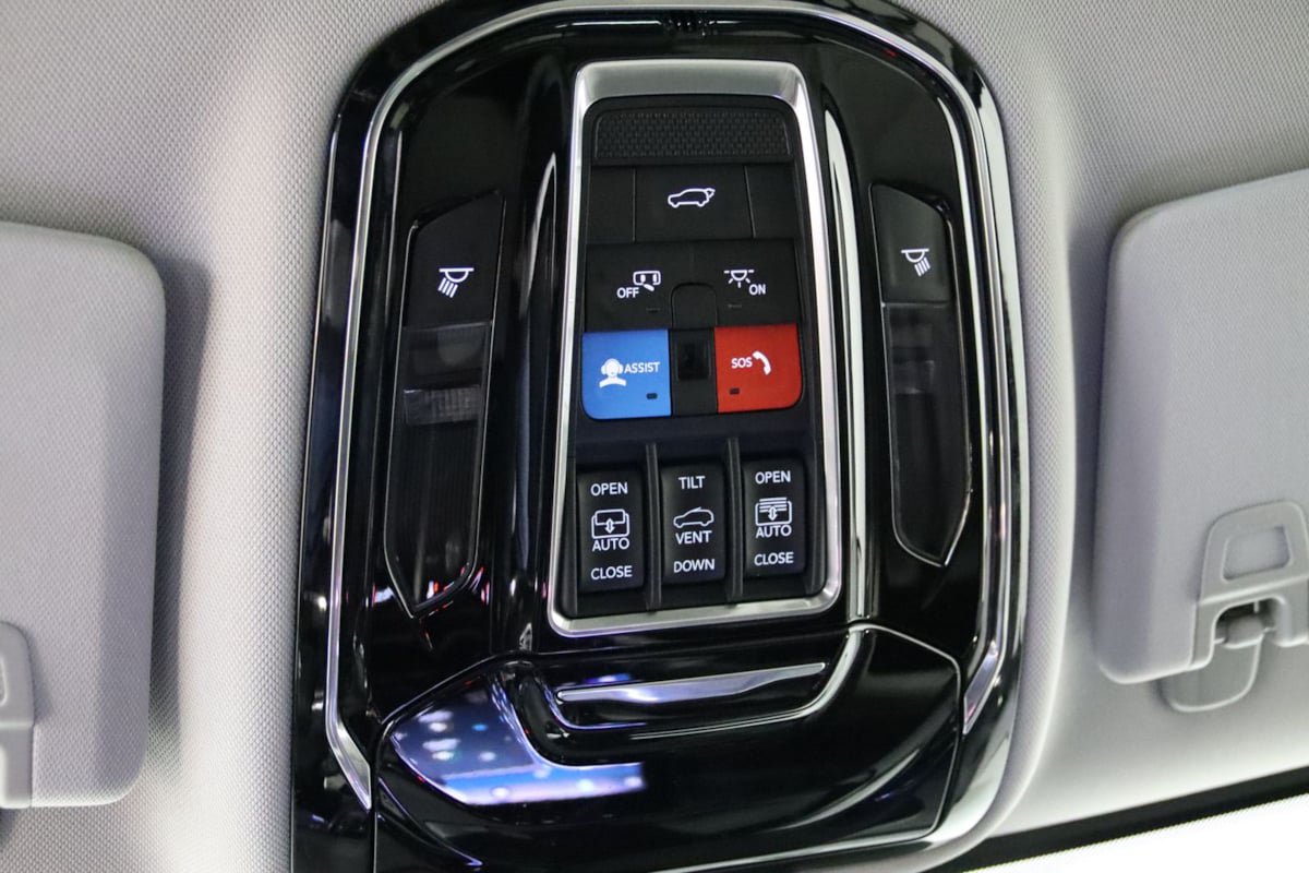 Used 2023 Jeep Grand Cherokee Overland AWD/4WD image 56