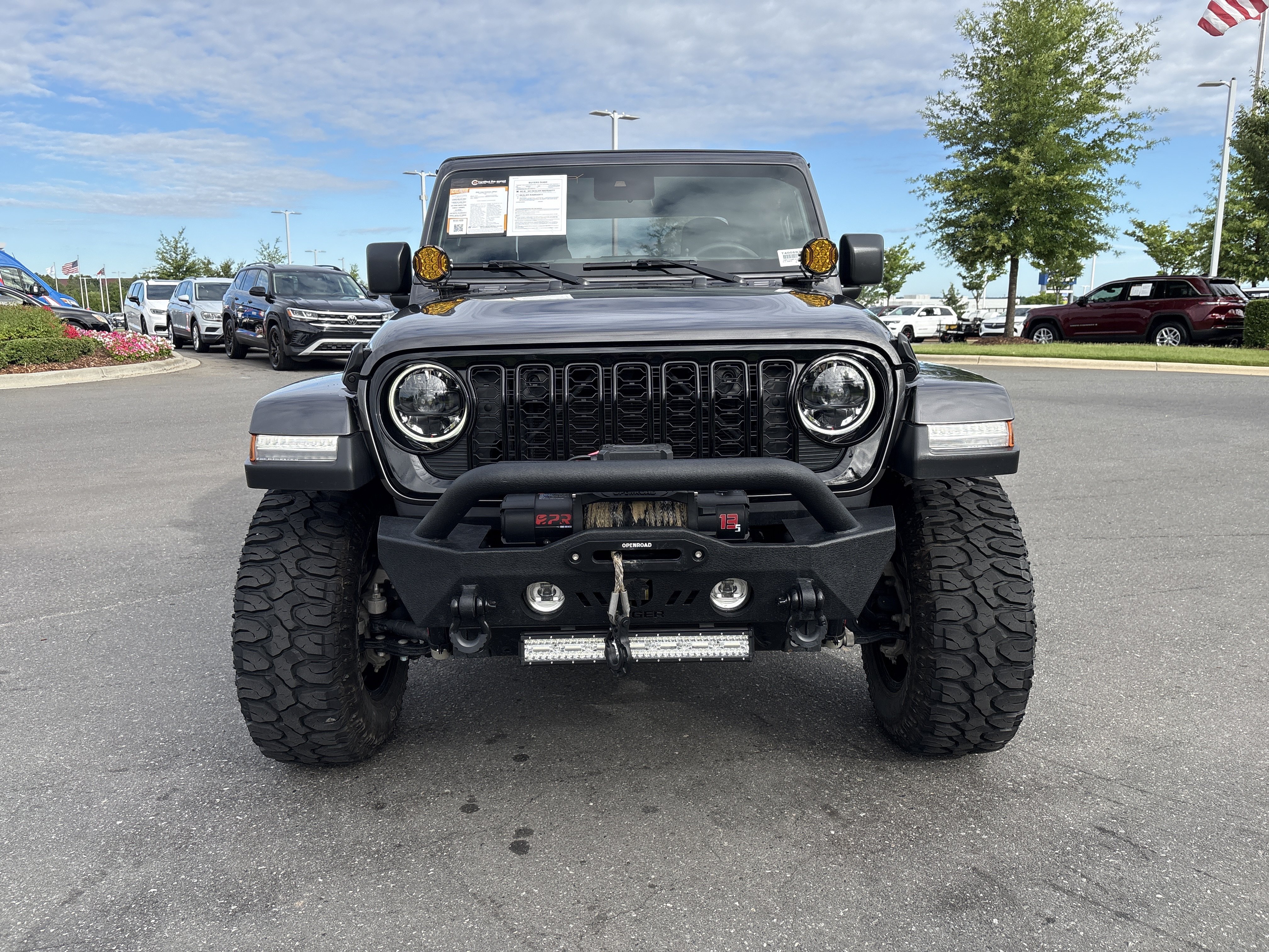 Certified 2025 Jeep Gladiator Sport AWD/4WD image 3