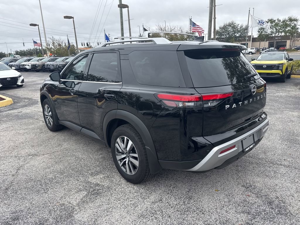 Used 2025 Nissan Pathfinder SL image 8