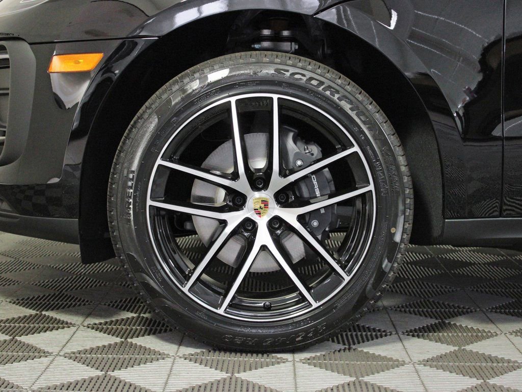Certified 2026 Porsche Macan image 39