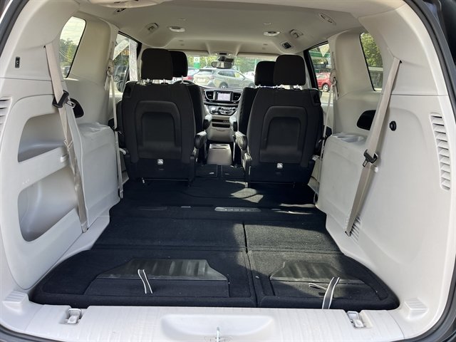 Used 2023 Chrysler Voyager LX FWD image 16