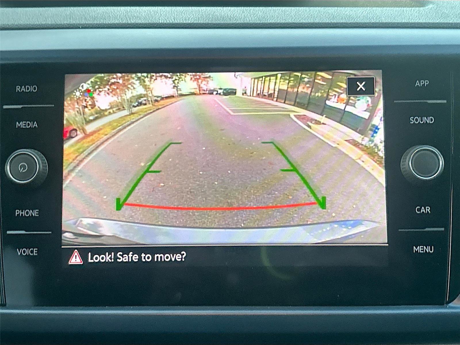 Used 2024 Volkswagen Taos SE image 14