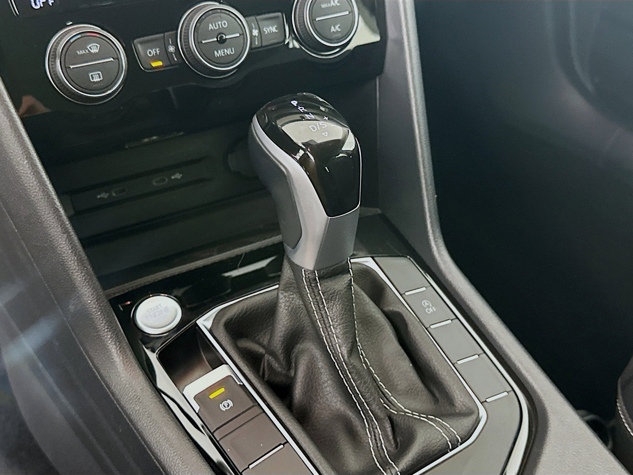 Used 2024 Volkswagen Taos SE image 24