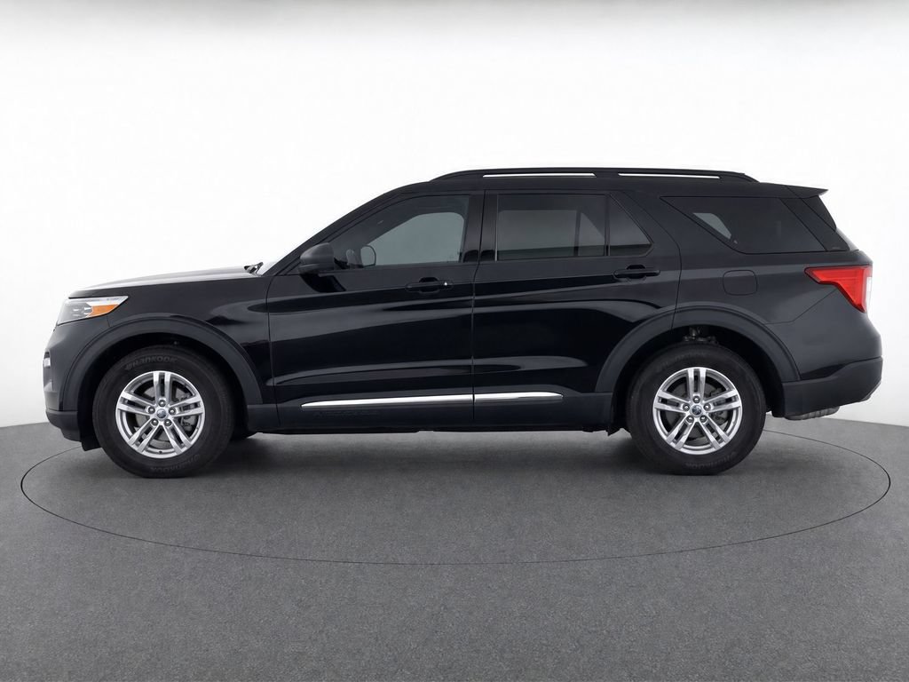 Used 2023 Ford Explorer XLT w/ Equipment Group 202A AWD/4WD image 21