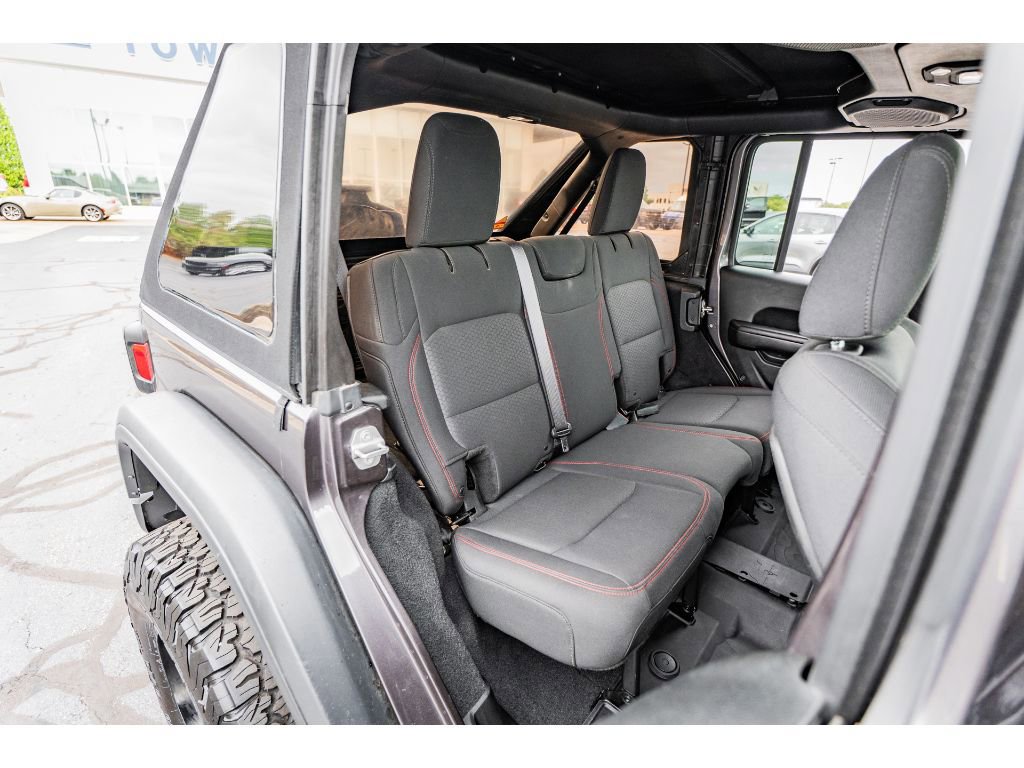 Used 2018 Jeep Wrangler Unlimited Rubicon w/ Dual Top Group image 25
