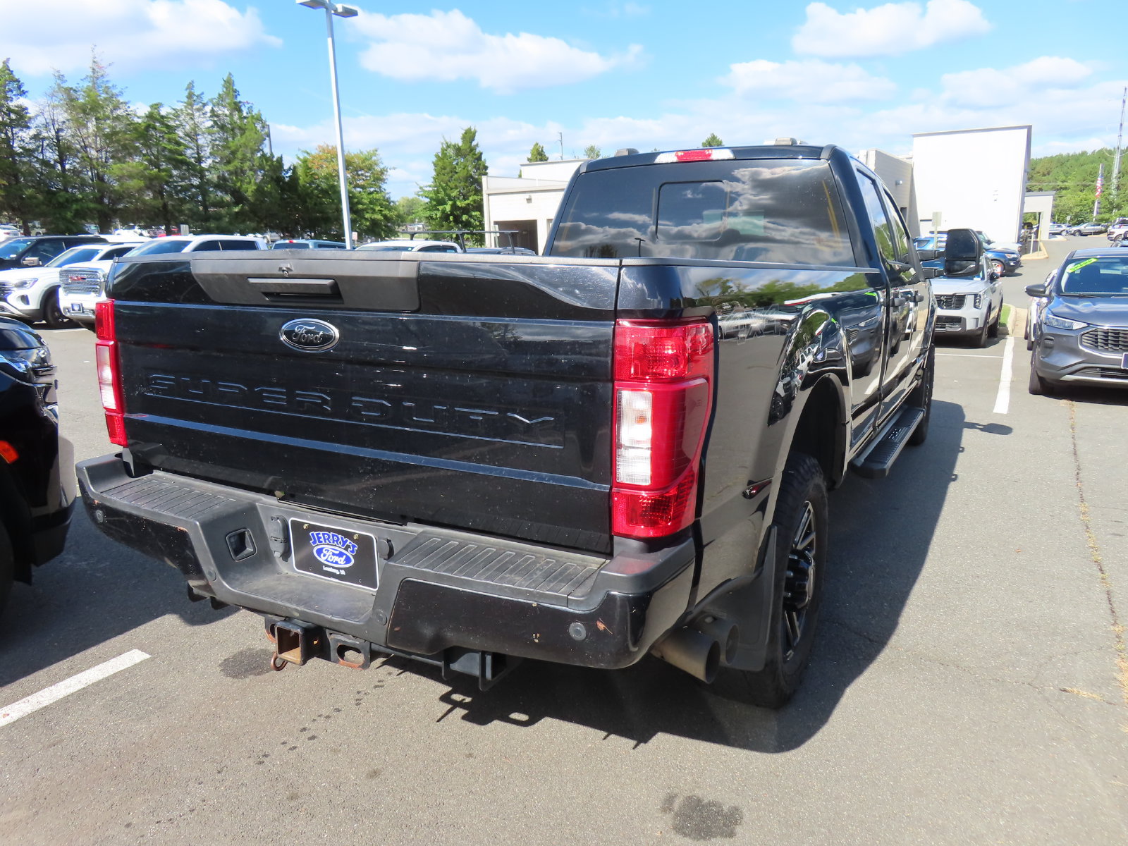 Used 2022 Ford F350 XLT w/ Black Appearance Package AWD/4WD image 4