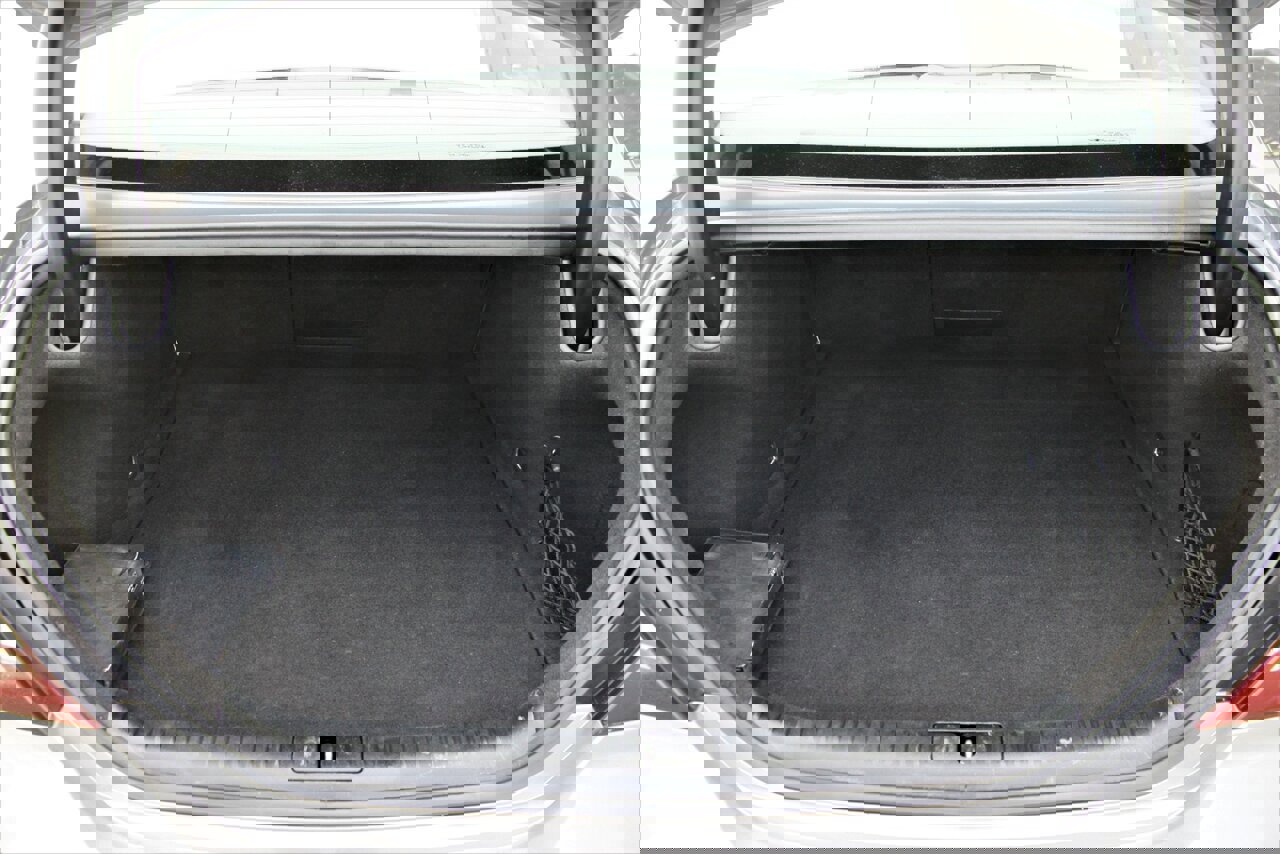 Used 2022 Genesis G70 2.0T RWD image 39