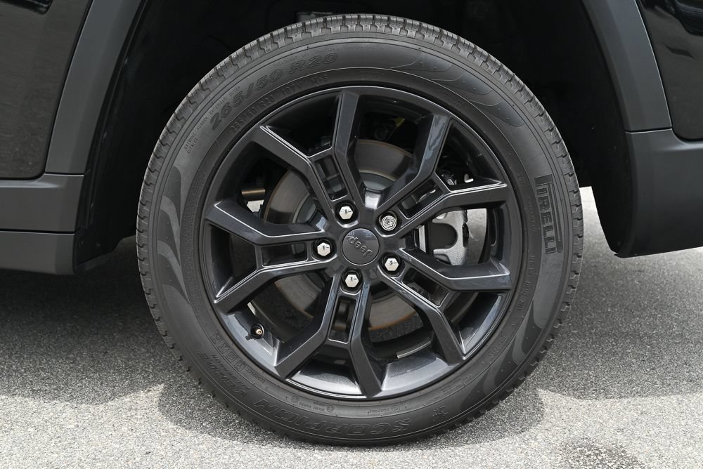 Used 2025 Jeep Grand Cherokee L Limited AWD/4WD image 8