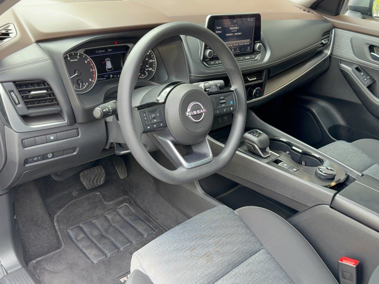 Used 2023 Nissan Rogue SV AWD/4WD image 4