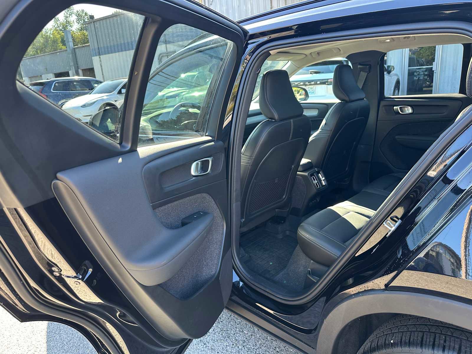 Used 2025 Volvo XC40 B5 Plus w/ Climate Package image 15