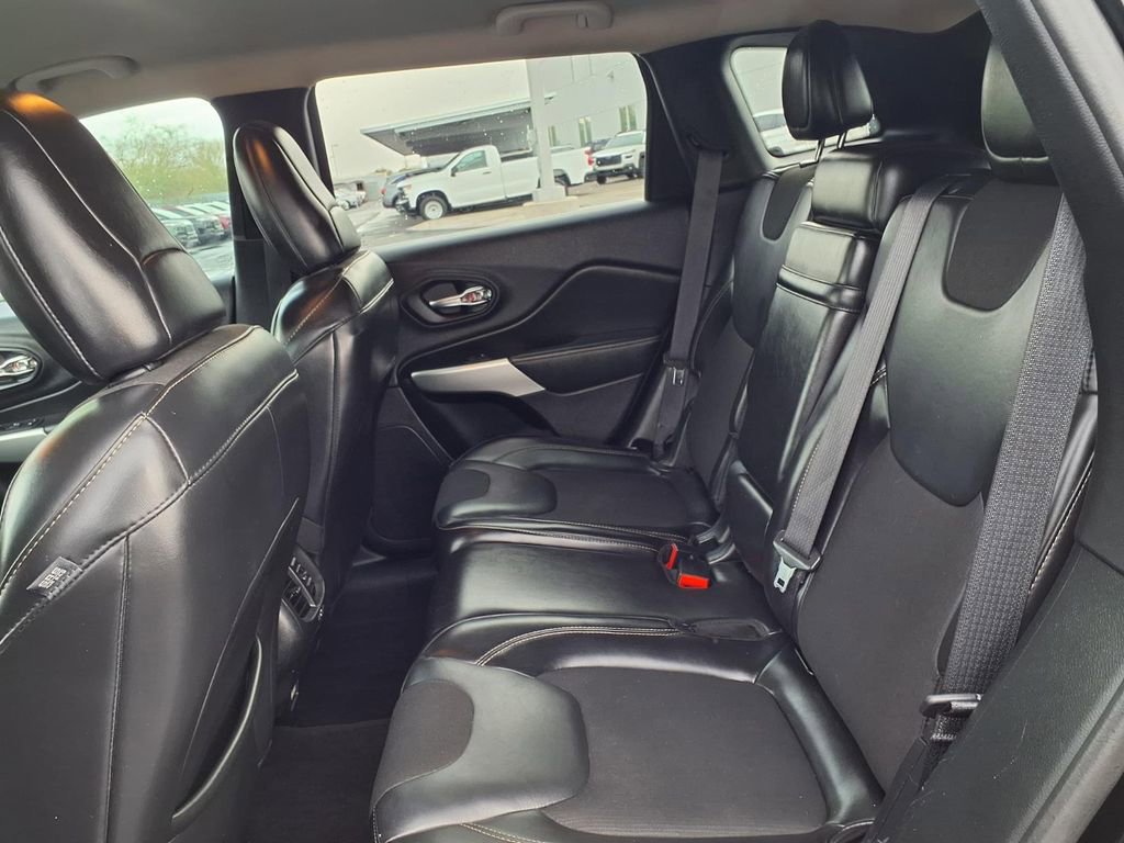 Used 2018 Jeep Cherokee Latitude Plus w/ Comfort/Convenience Group image 22