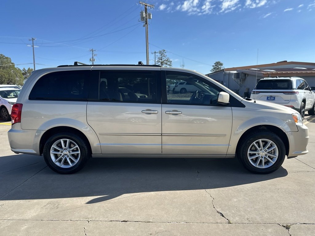 Used 2014 Dodge Grand Caravan SXT w/ UConnect Hands-Free Group image 2