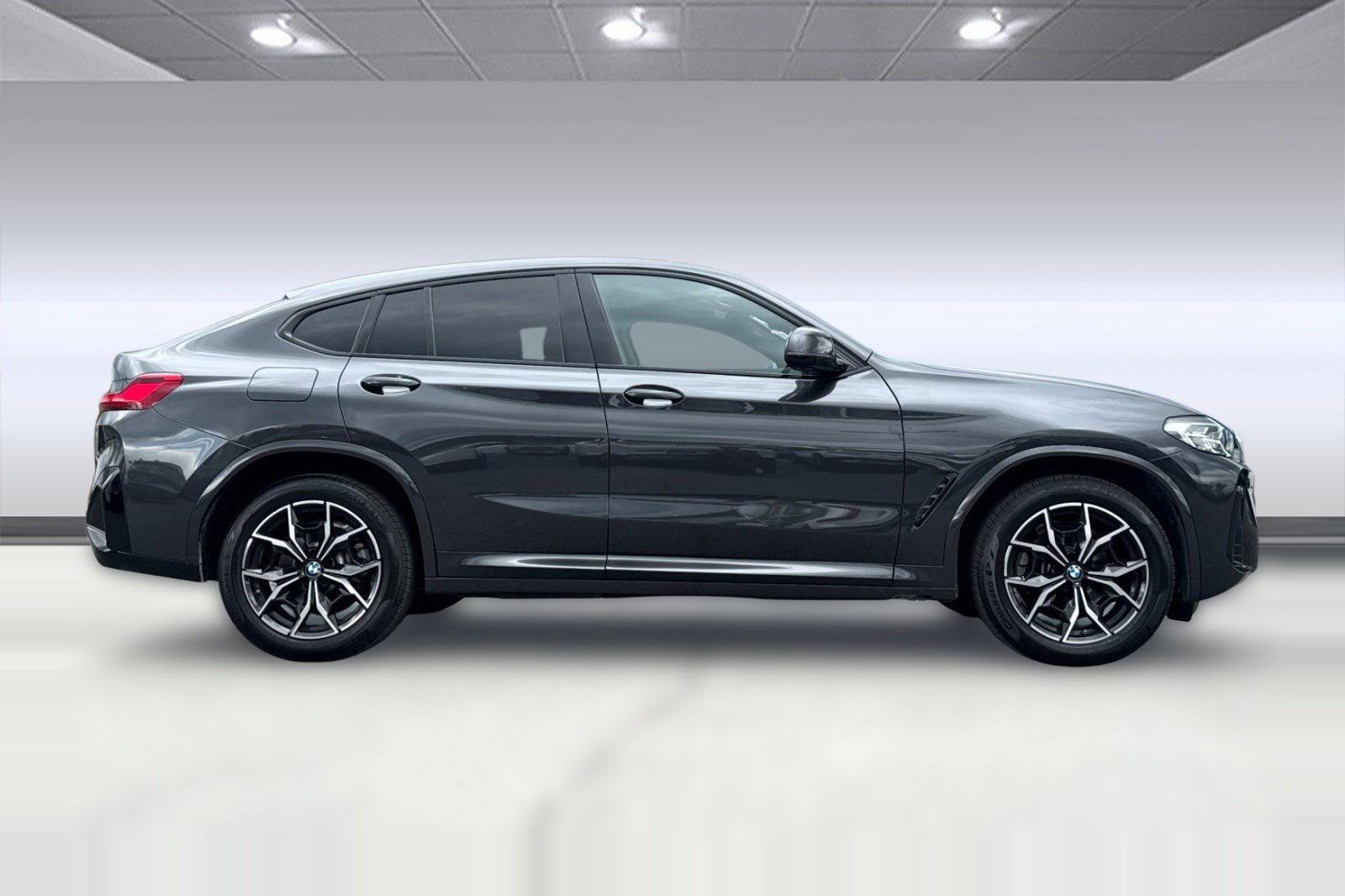 Used 2025 BMW X4 xDrive30i image 7
