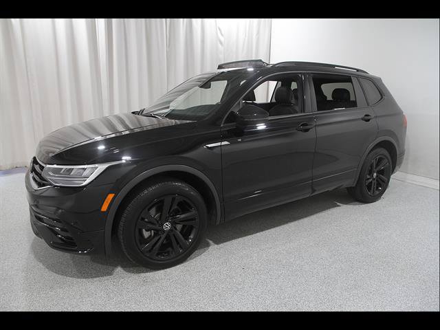 Certified 2024 Volkswagen Tiguan SE R-Line AWD/4WD image 3