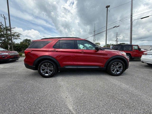 Used 2021 Ford Explorer XLT w/ Equipment Group 202A image 3