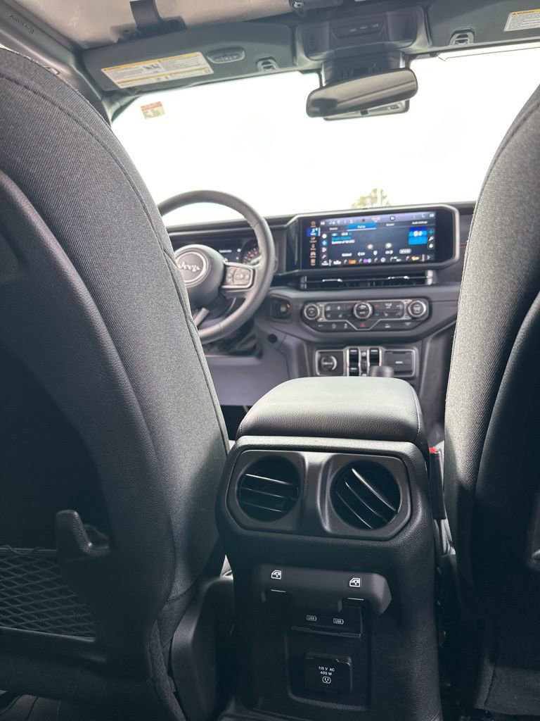 Used 2025 Jeep Gladiator Rubicon w/ Convenience Group image 14