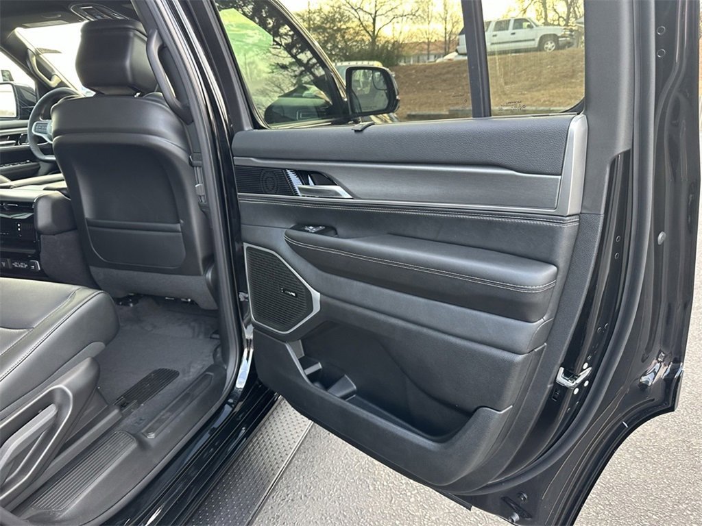 New 2025 Jeep Wagoneer Series II w/ Convenience Group I image 17