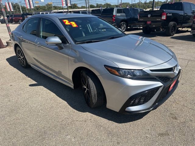 Used 2023 Toyota Camry SE image 4