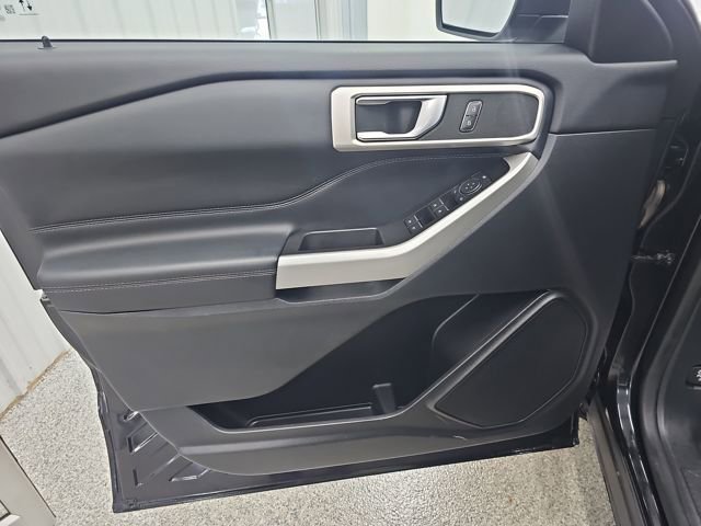 Used 2020 Ford Explorer XLT w/ Equipment Group 202A image 10