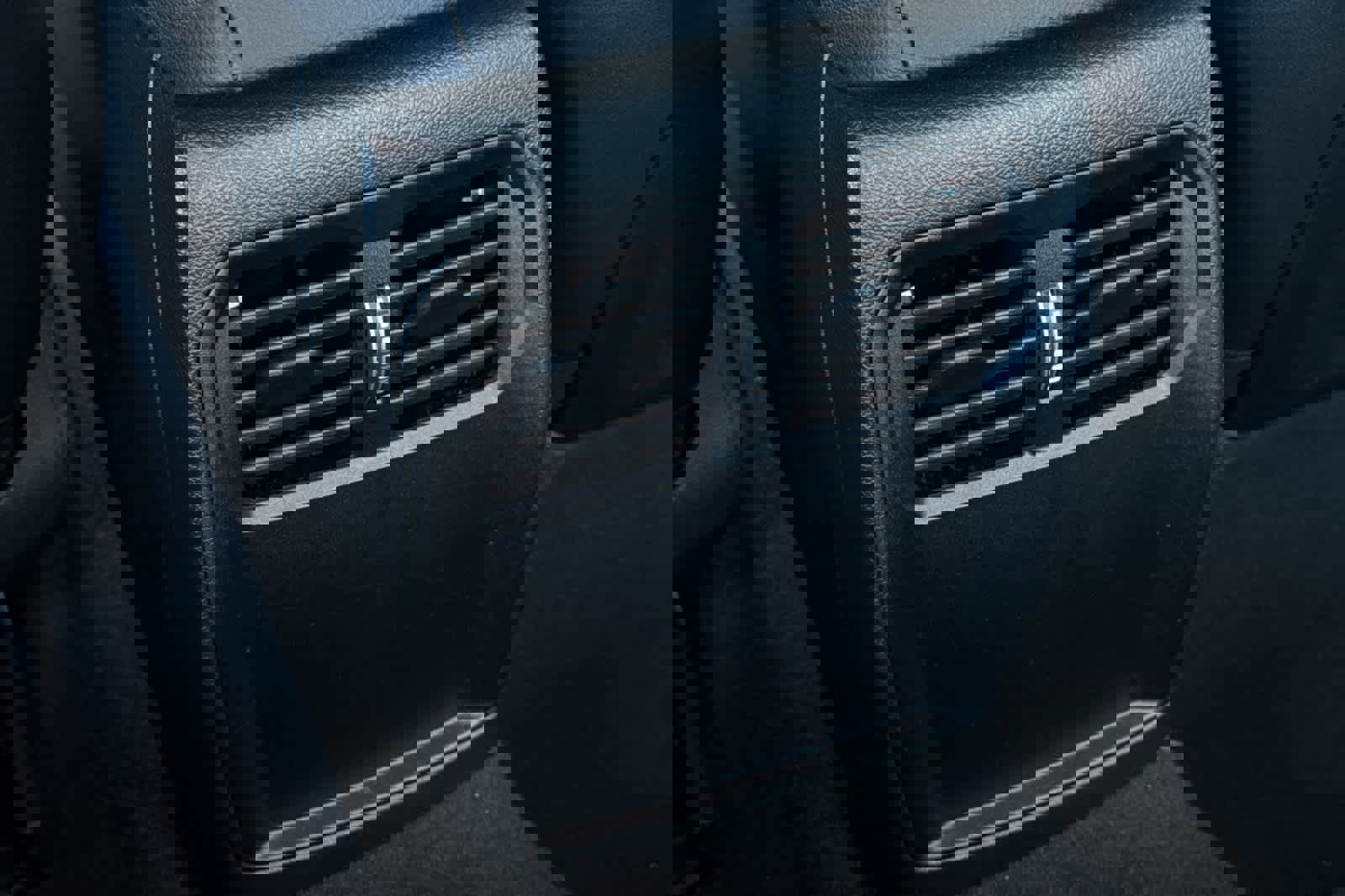 Used 2025 BMW 230i Coupe w/ M Sport Package image 14