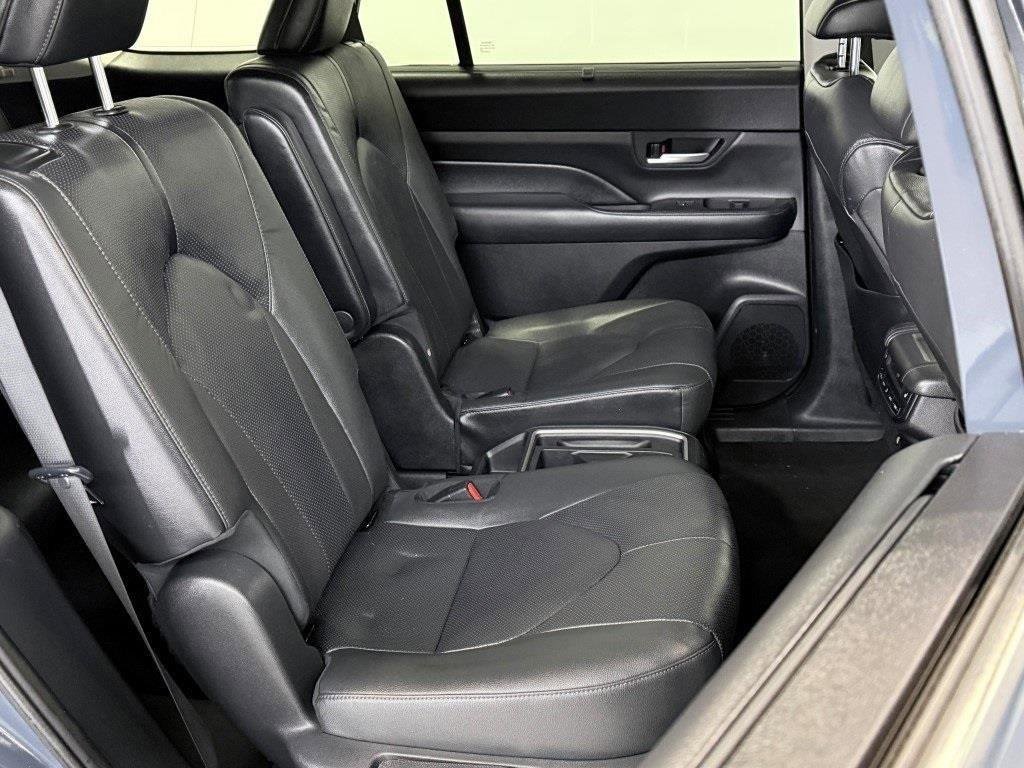Used 2024 Toyota Grand Highlander Limited image 18