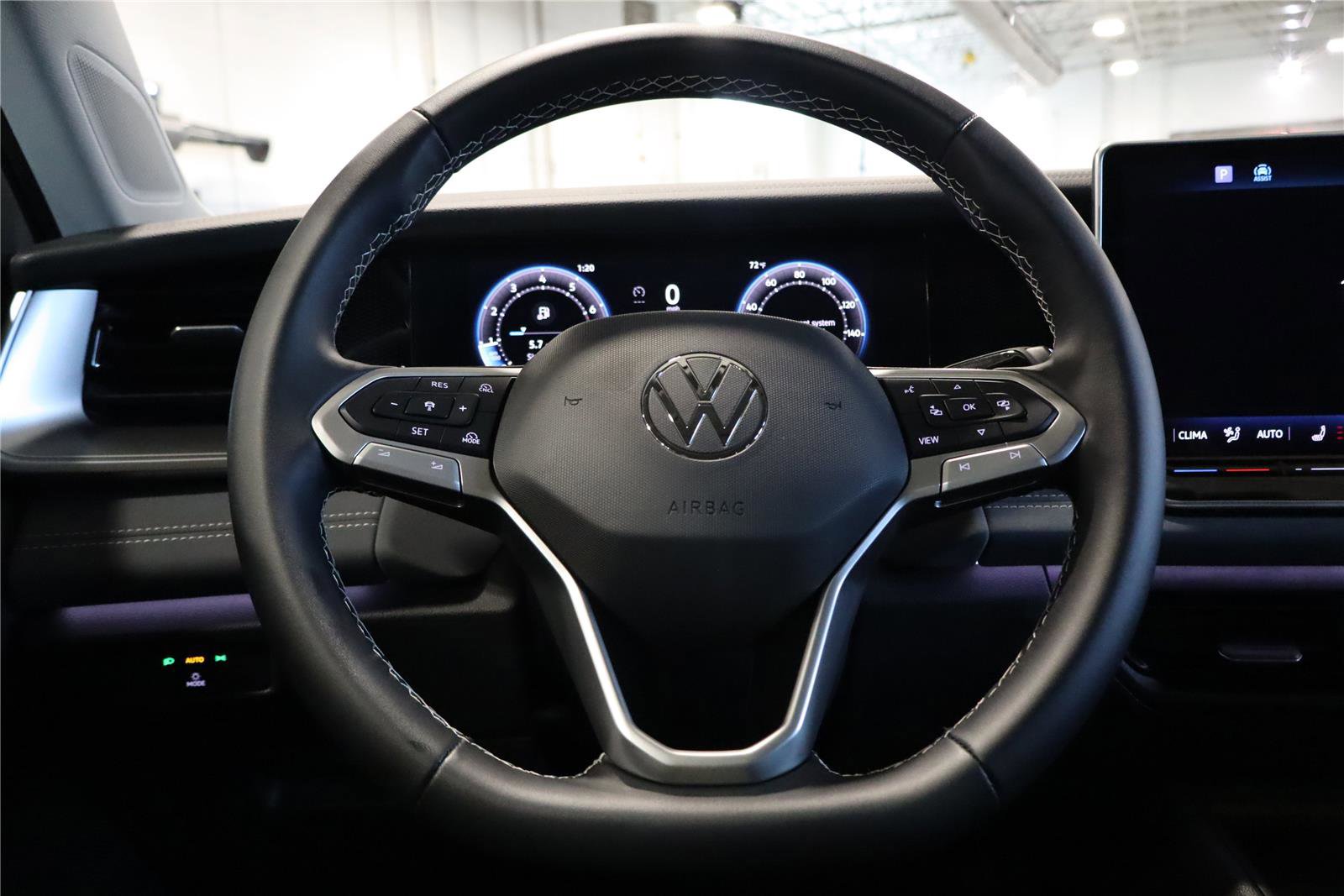 Used 2025 Volkswagen Tiguan SE image 15