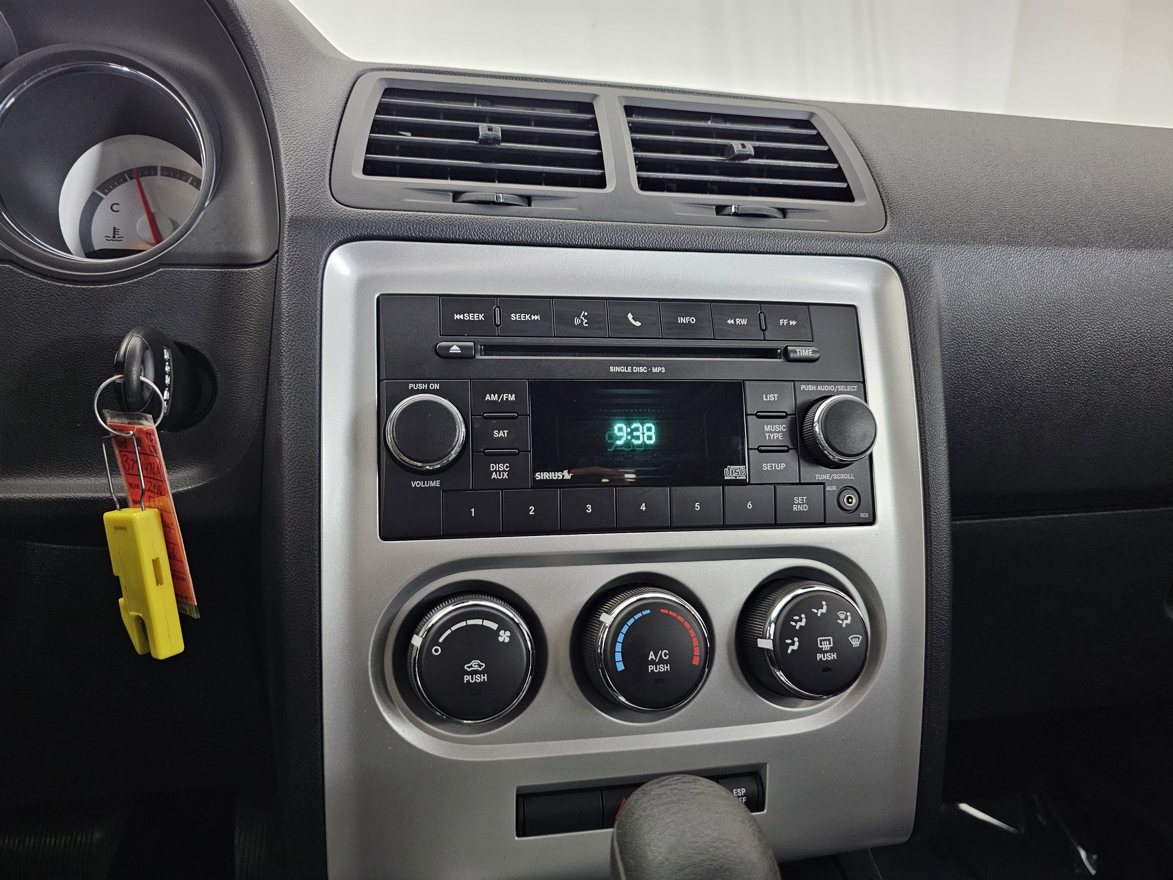 Used 2010 Dodge Challenger SE image 35