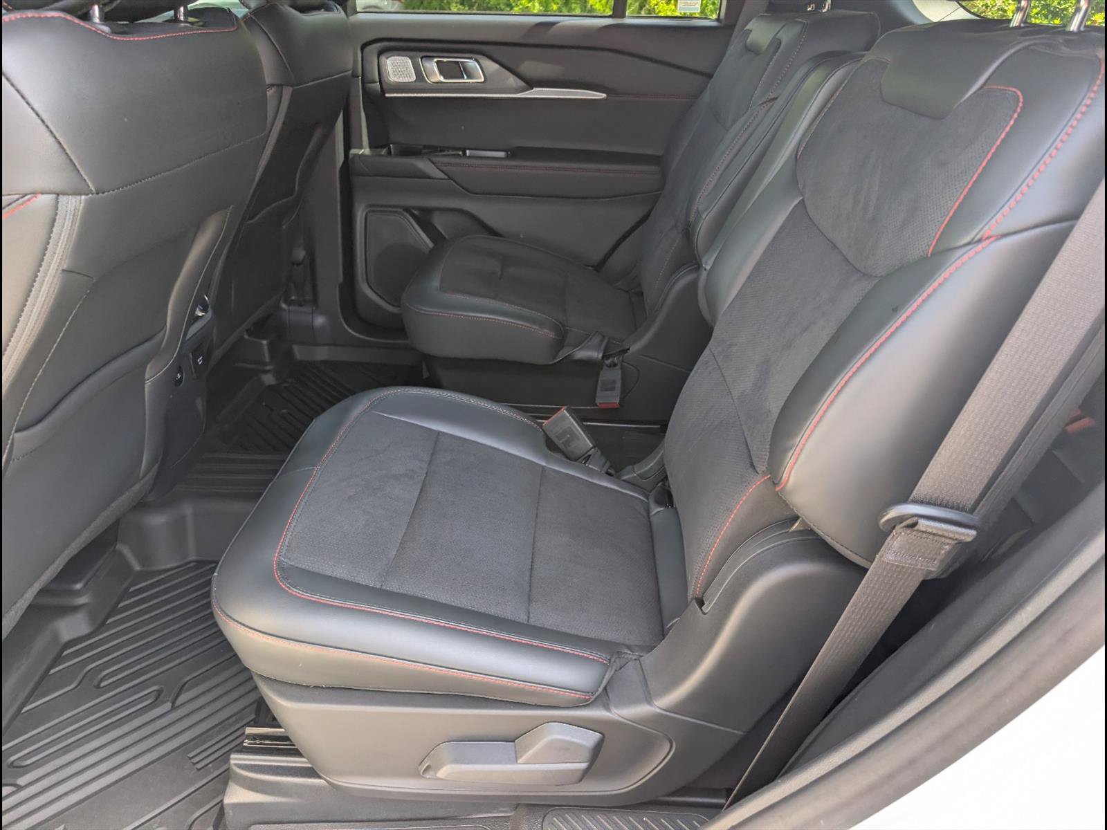 Used 2025 Ford Explorer ST w/ Sun And Sound Package AWD/4WD image 10