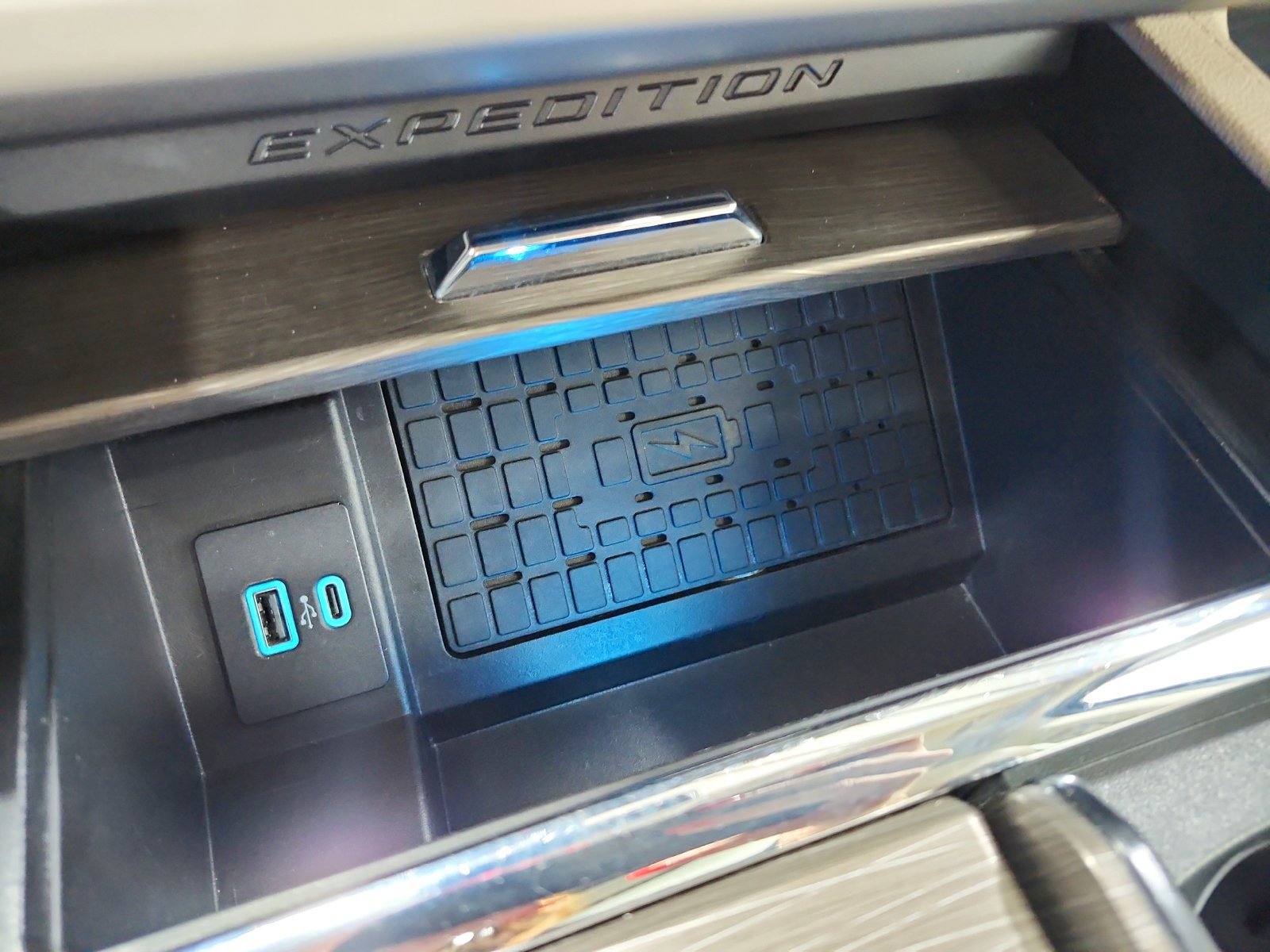 Used 2024 Ford Expedition Limited RWD image 35