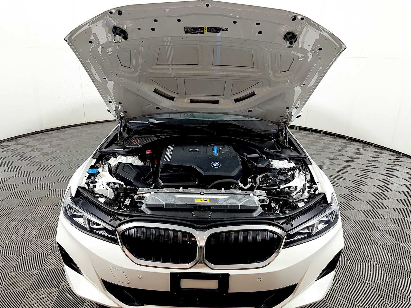Certified 2023 BMW 330e xDrive w/ Premium Package AWD/4WD image 31