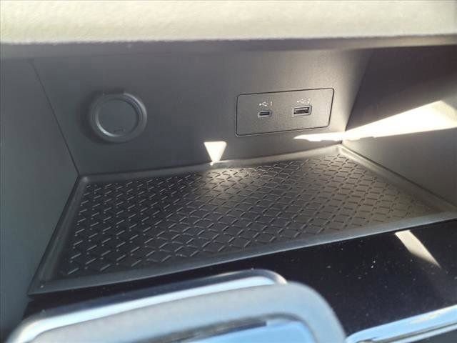 New 2025 Nissan Pathfinder SV image 14