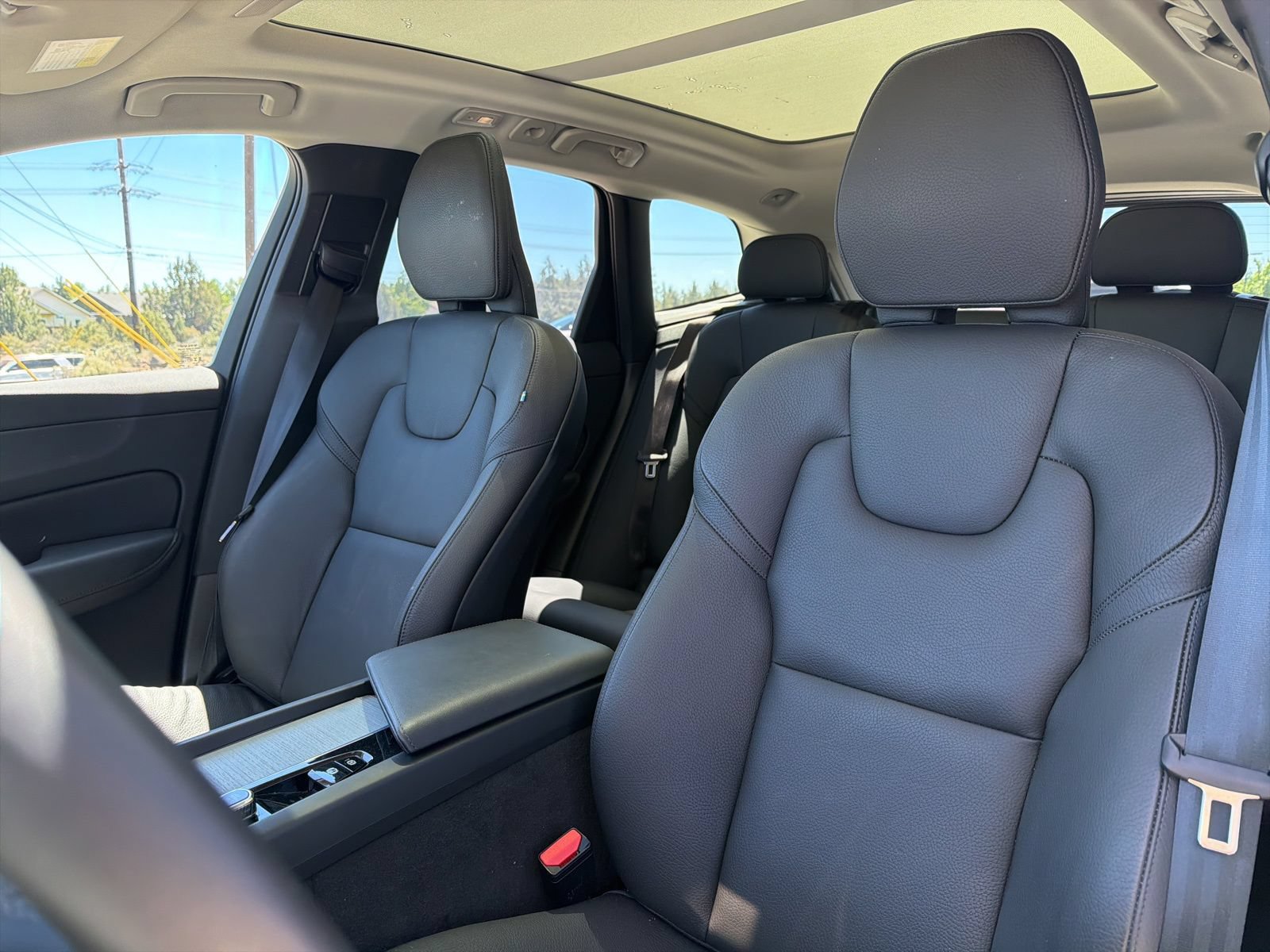 Used 2025 Volvo XC60 B5 Plus w/ Climate Package AWD/4WD image 19