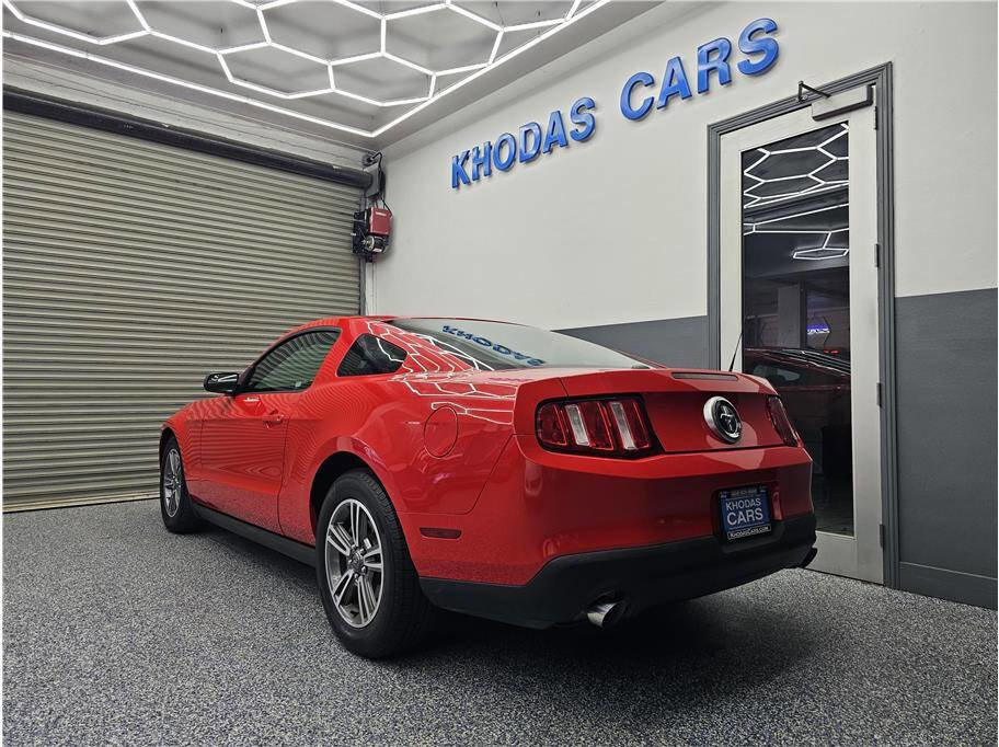 Used 2012 Ford Mustang Premium RWD image 3