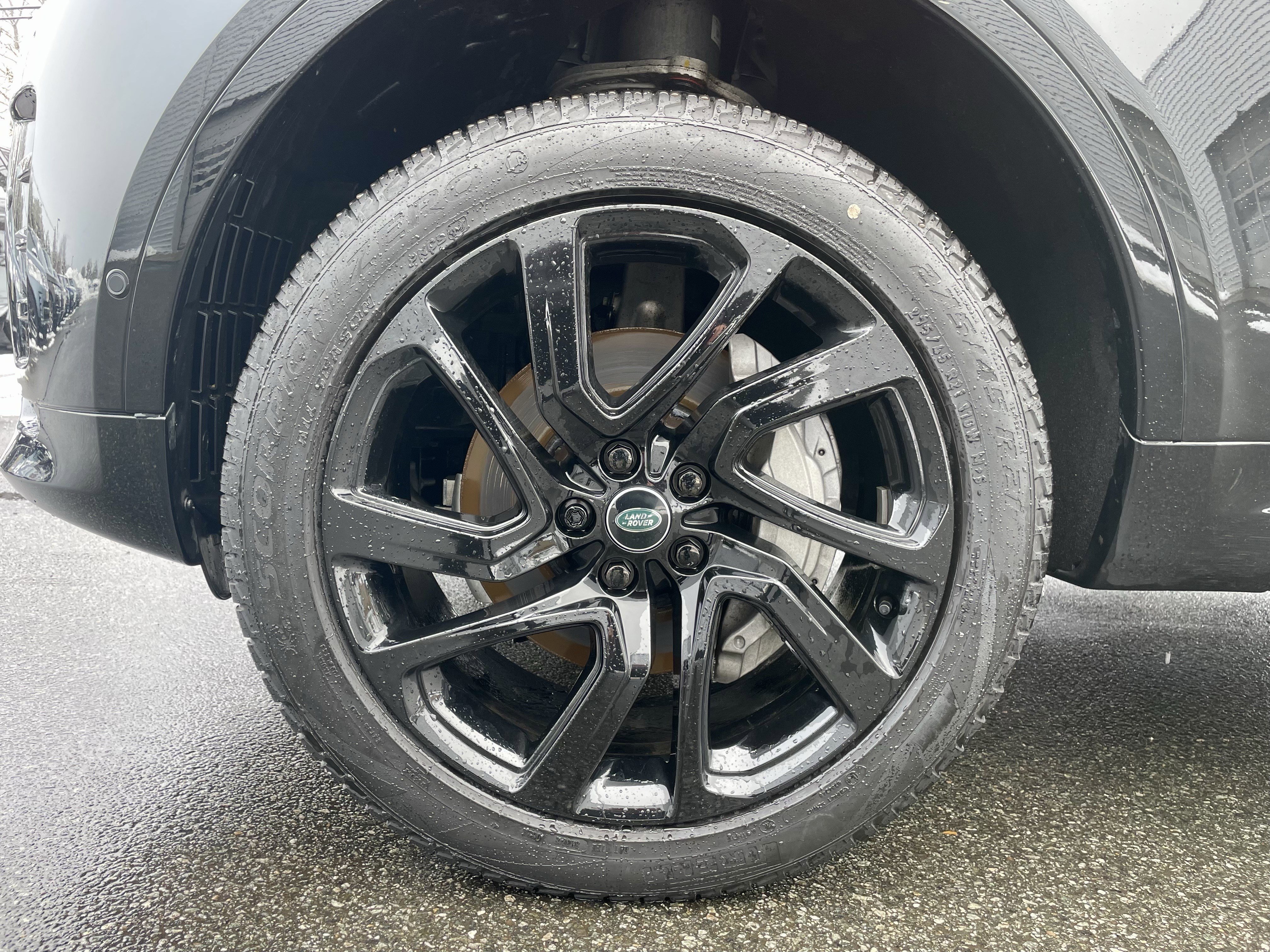 Used 2024 Land Rover Discovery Dynamic SE image 9