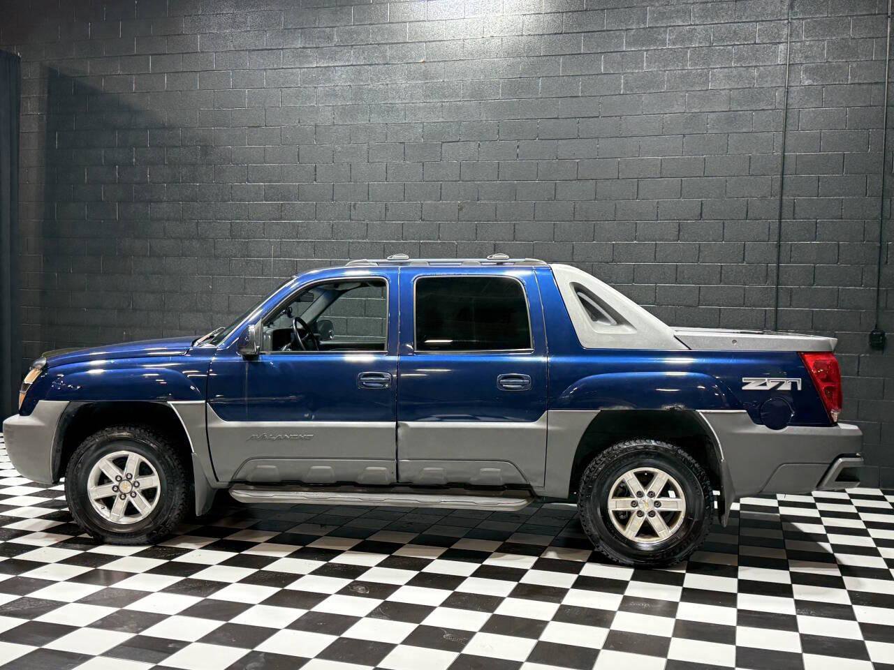 Used 2002 Chevrolet Avalanche 1500 4dr 4WD Crew Cab SB w/ Off-Road Suspension Pkg image 7