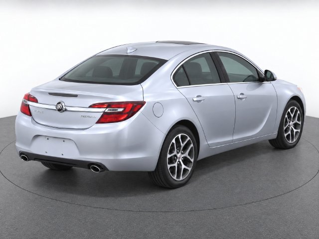 Used 2016 Buick Regal Sport Touring FWD image 4