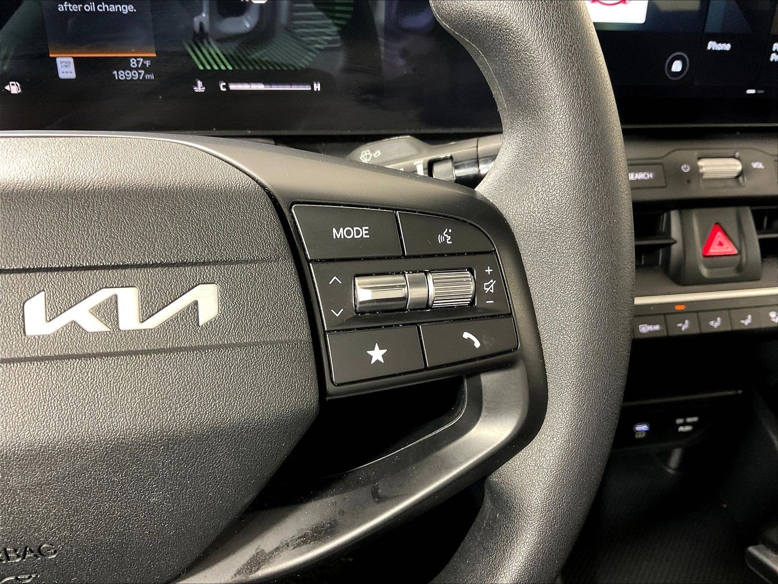 Used 2025 Kia K4 FWD image 13