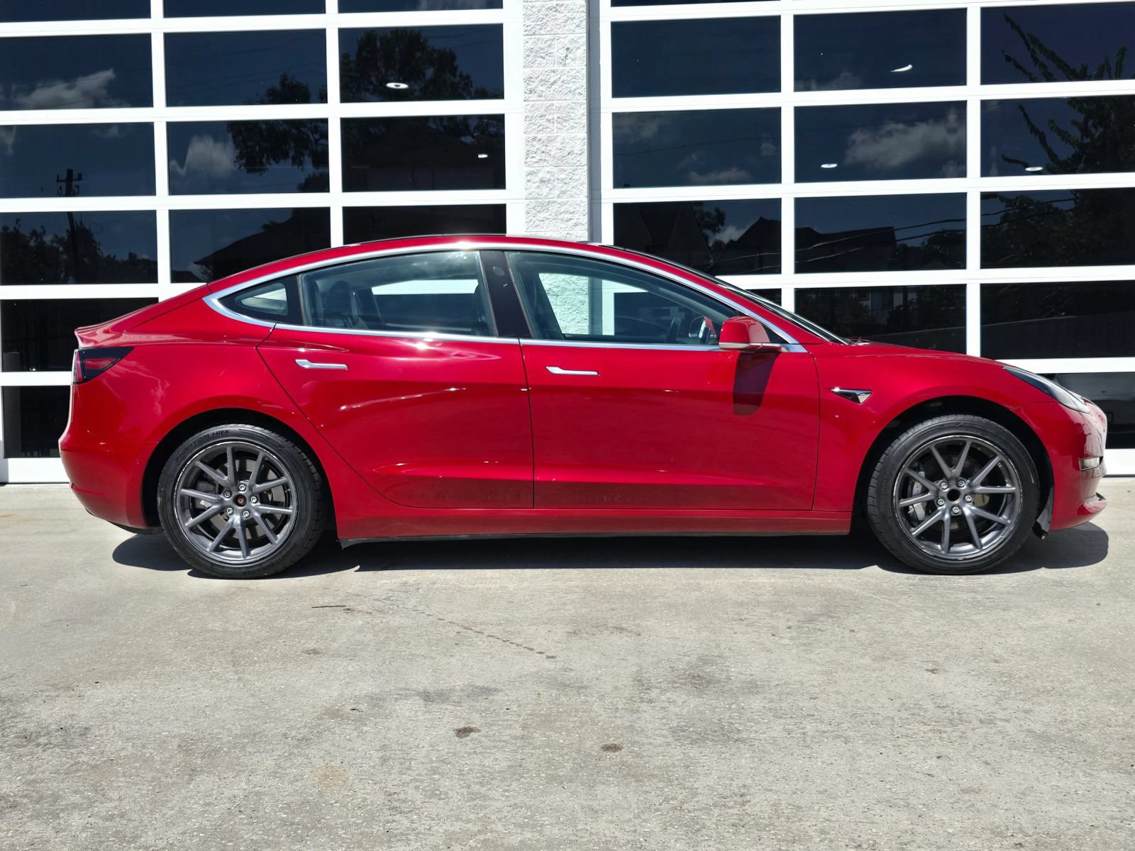 Used 2018 Tesla Model 3 Long Range RWD image 3
