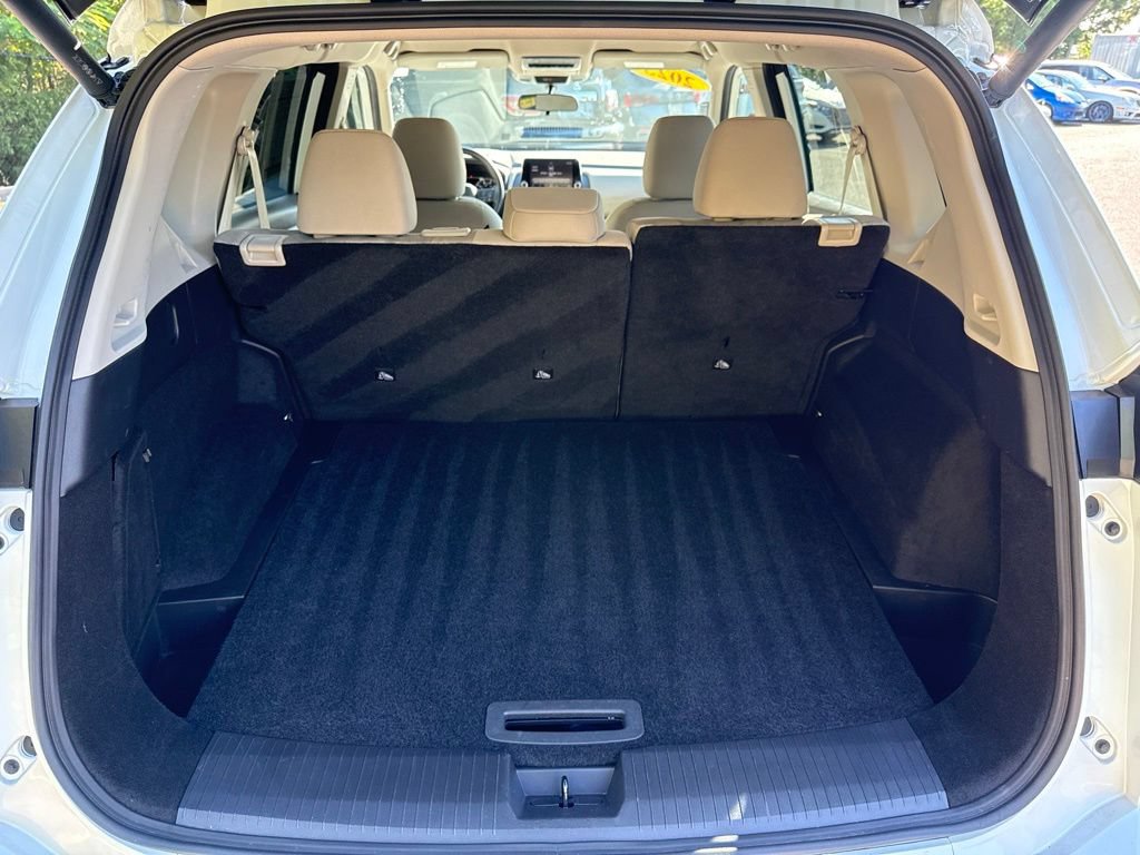 Certified 2025 Nissan Rogue SV FWD image 36