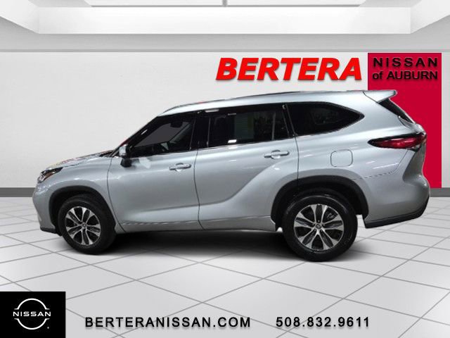 Used 2021 Toyota Highlander XLE