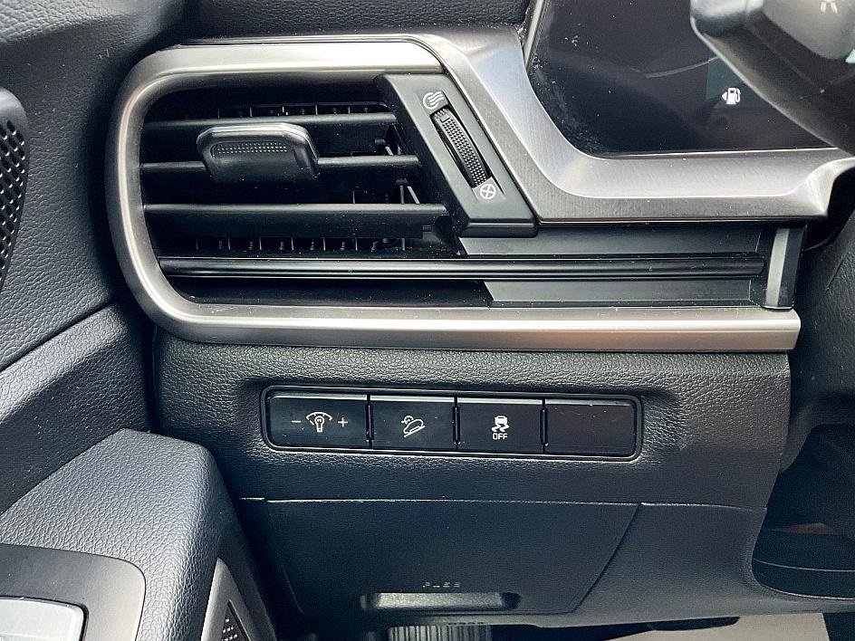 Used 2023 Kia Telluride LX image 18