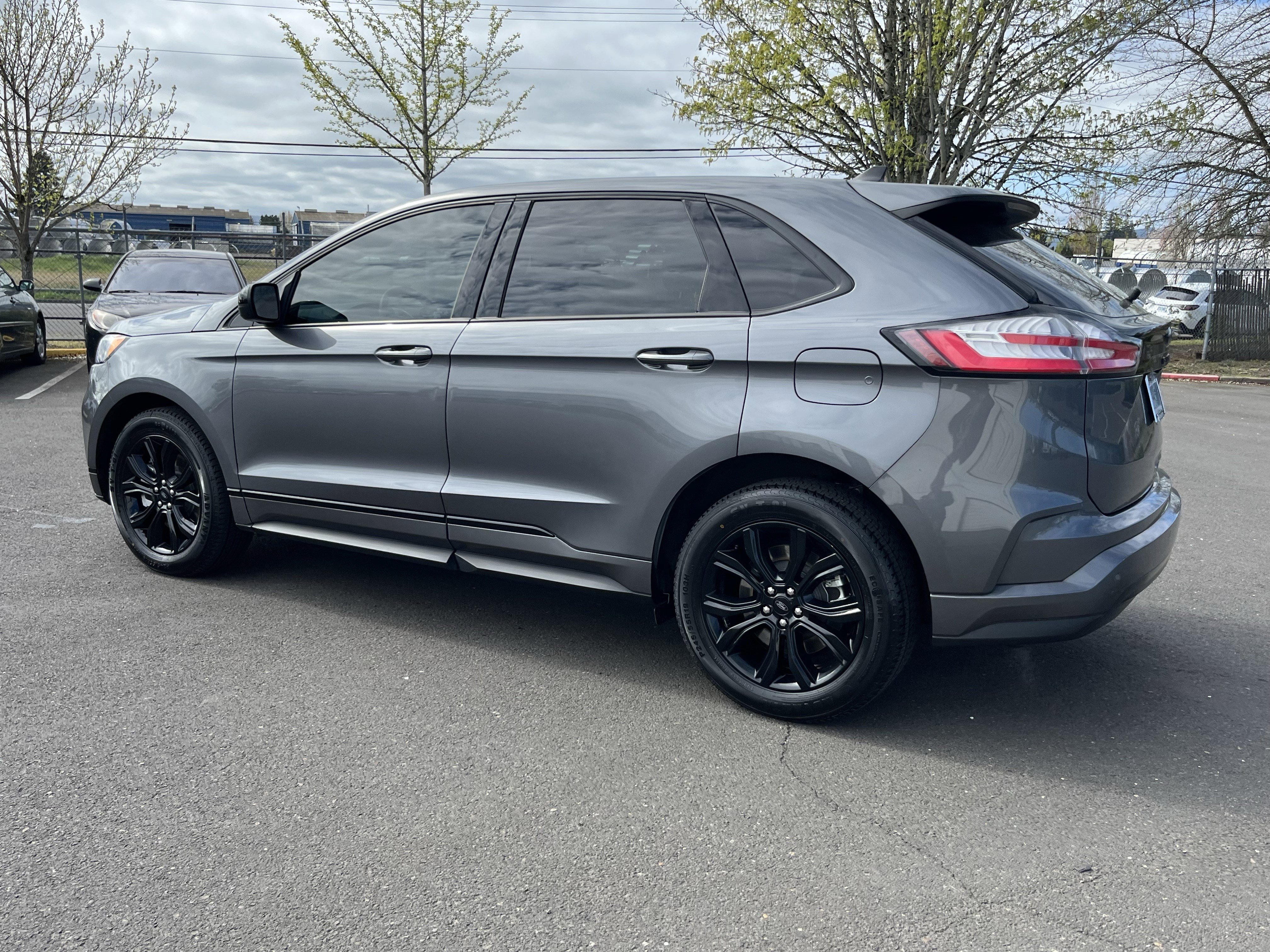 Used 2022 Ford Edge SE w/ Black Appearance Package image 3