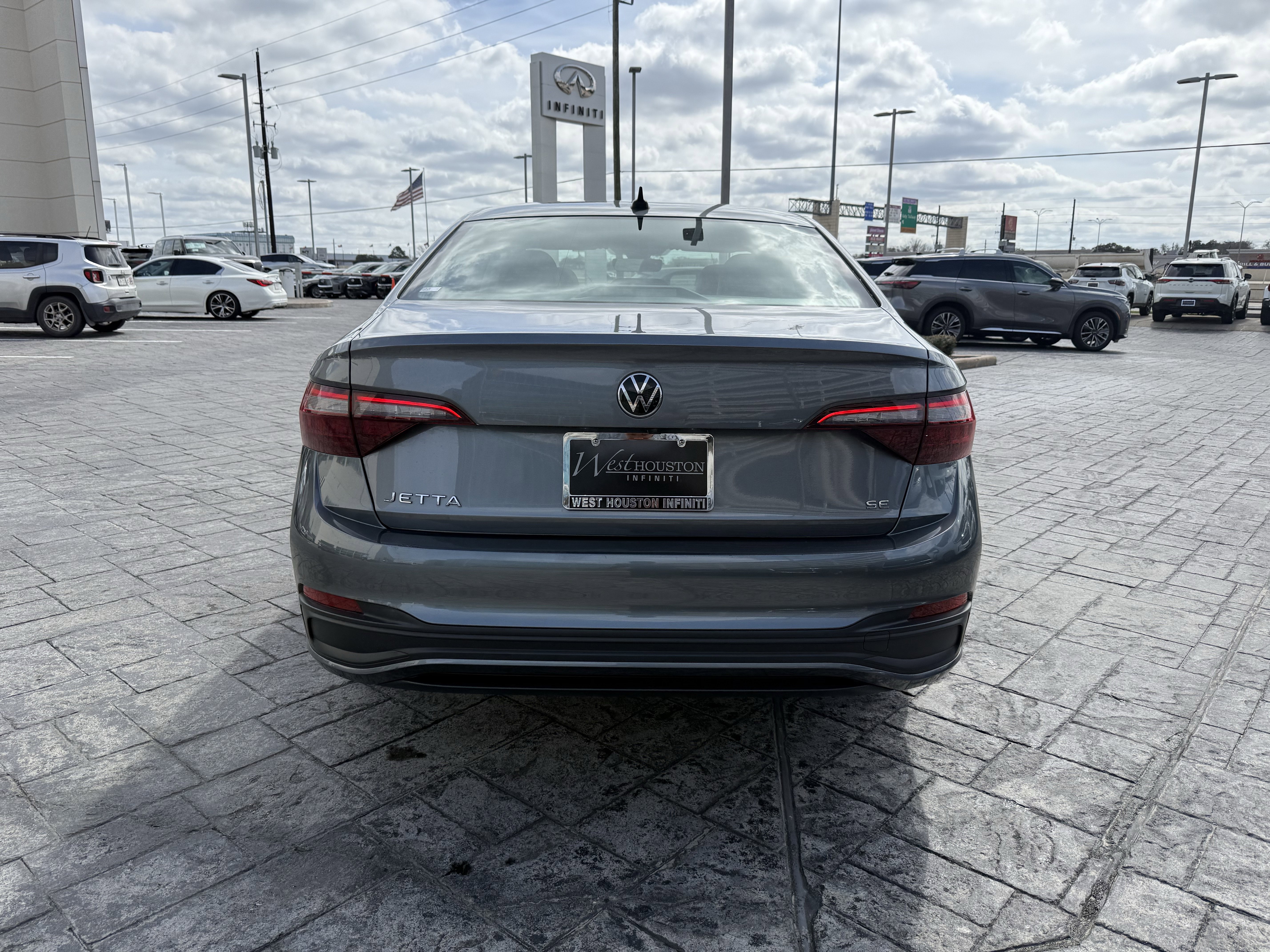 Used 2022 Volkswagen Jetta SE image 6