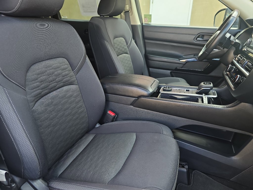 Used 2024 Nissan Pathfinder SV image 26