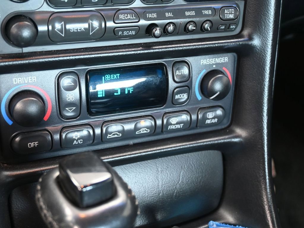 Used 2000 Chevrolet Corvette Coupe w/ Memory Pkg image 16