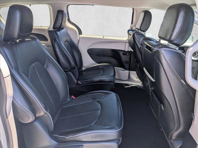 Used 2018 Chrysler Pacifica Limited w/ Advanced Safetytec Group FWD image 21