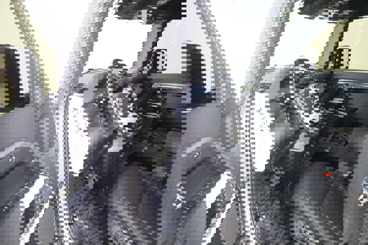 Used 2023 Land Rover Defender 110 SE image 57