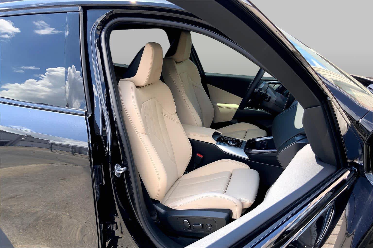 Used 2025 BMW X3 xDrive30i w/ M Sport Package AWD/4WD image 9