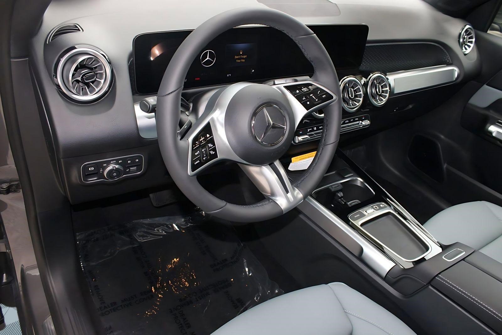 New 2026 Mercedes-Benz GLB 250 image 4