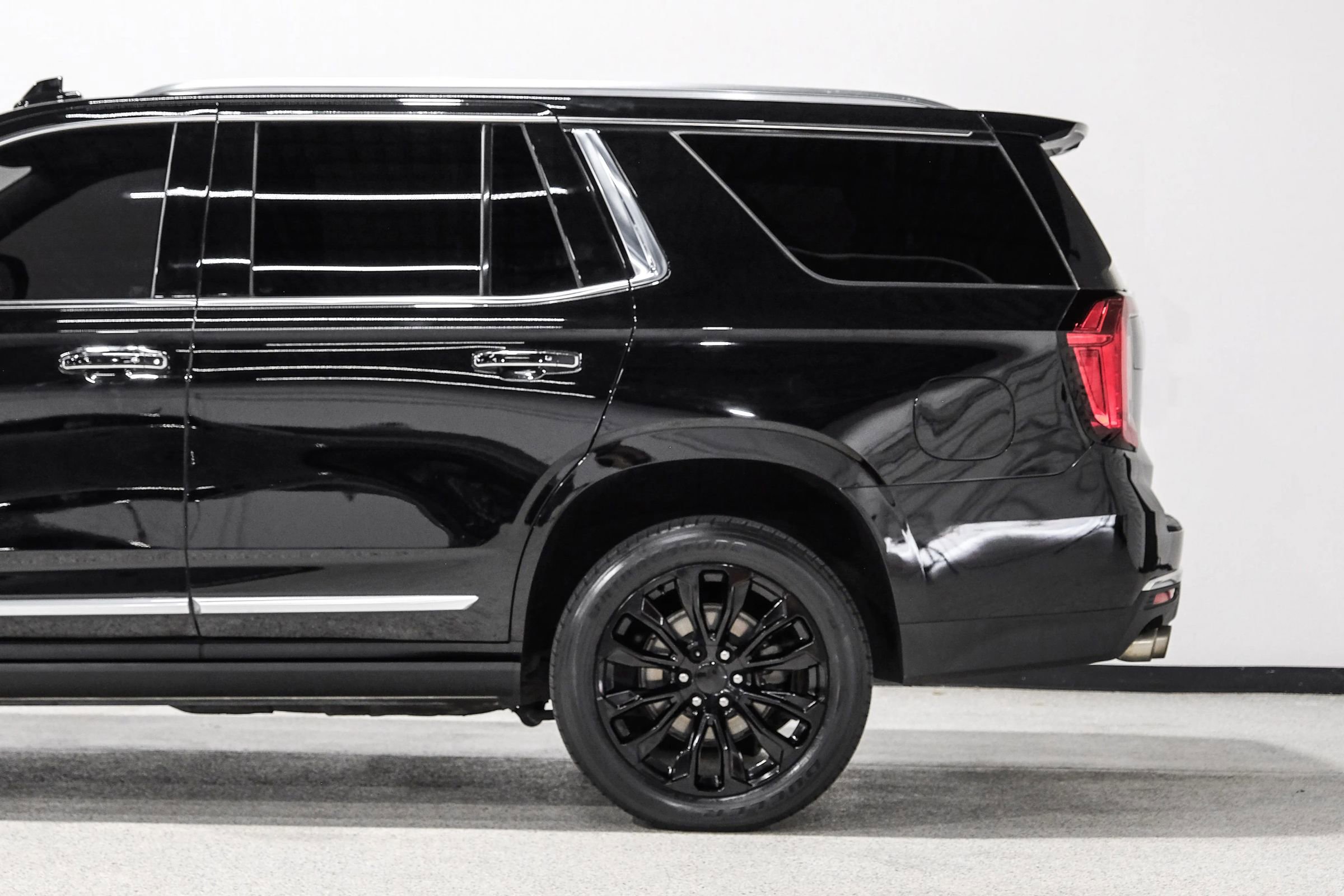 Used 2021 GMC Yukon Denali w/ Denali Premium Package image 11